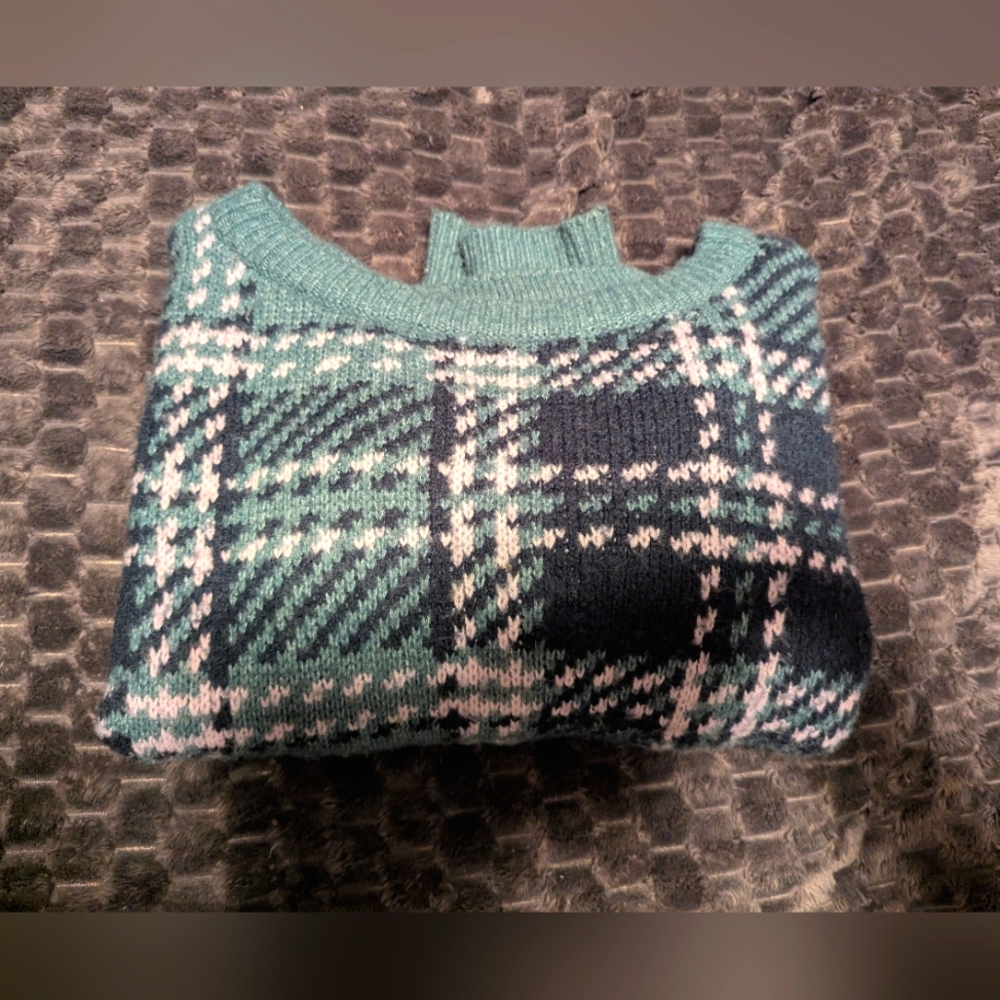 Abercrombie Medium Plaid Crop Sweater